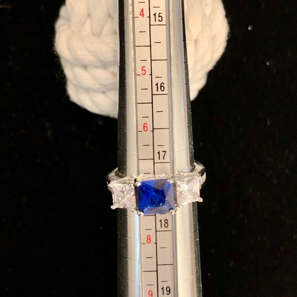 Simulated Sapphire and Cubic Zirconium ring. - Picture 4 of 5